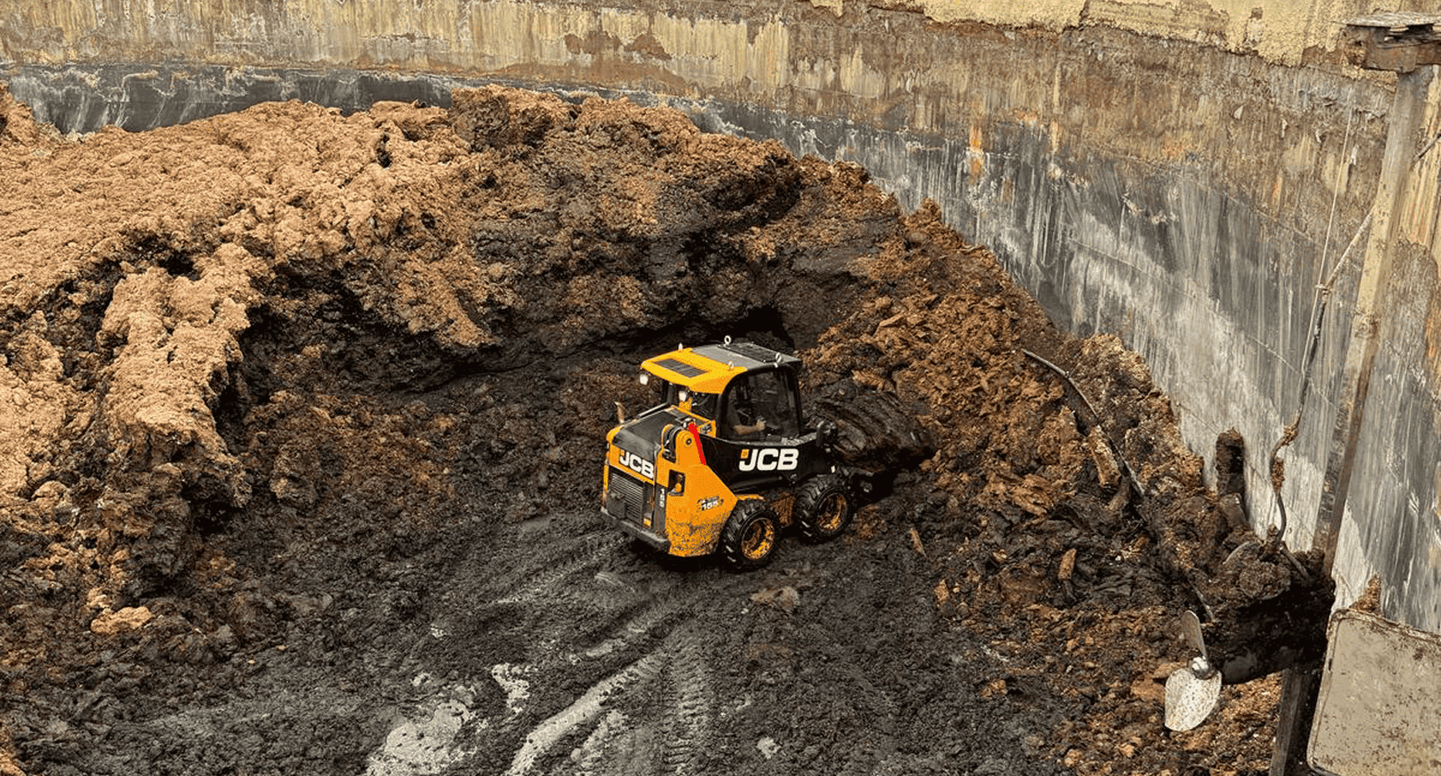 JCB Escavatore in digestore